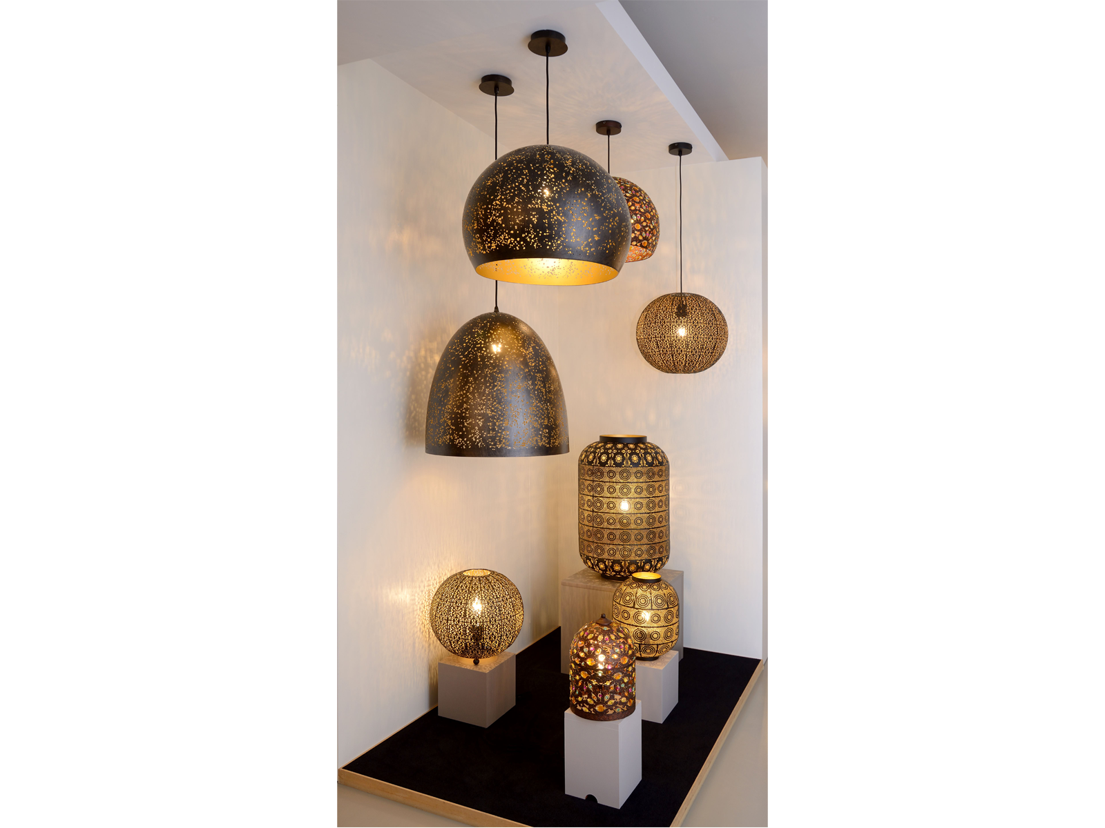 Stolní lampa Tahar, černá, E27, 64cm