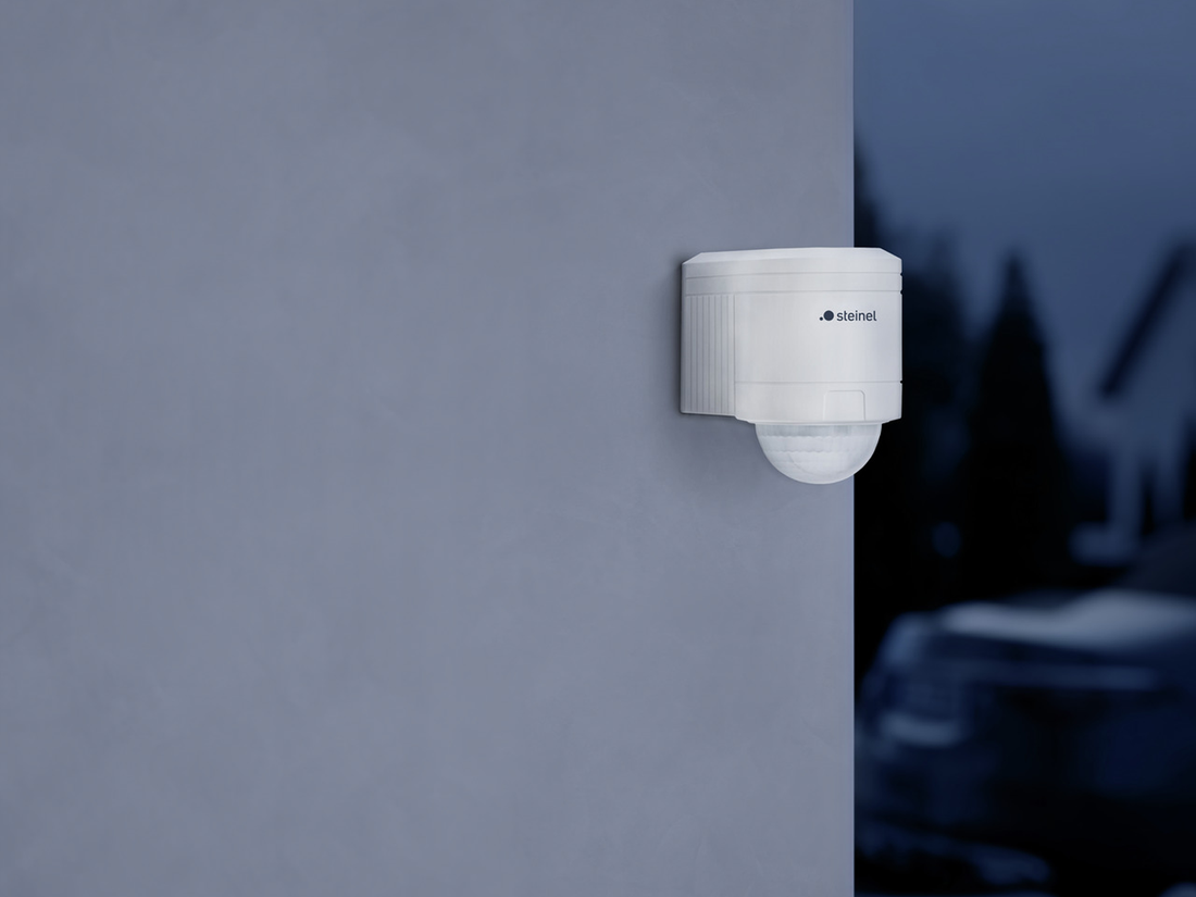 Venkovní nástěnný infračervený senzor pohybu IS 240 DUO bílý