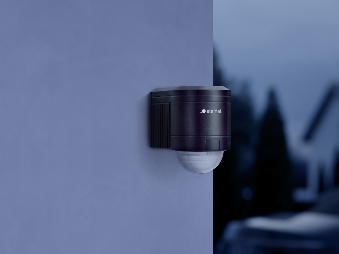 Venkovní nástěnný infračervený senzor pohybu IS 240 DUO černý