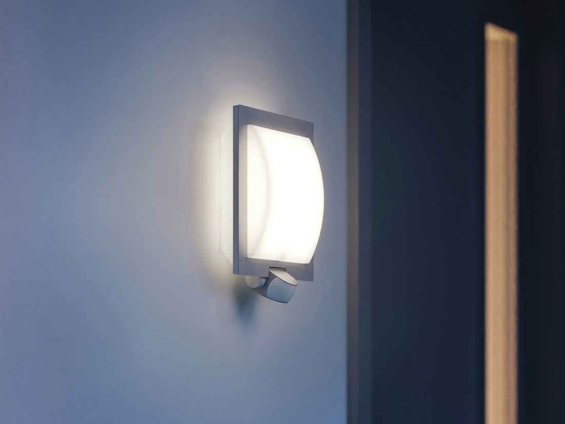 Nástěnné senzorové svítidlo L 20 nerez