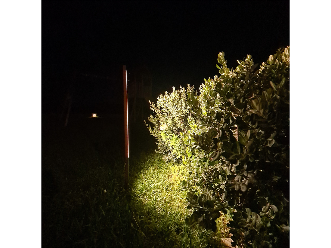 Zahradní dekorativní LED svítidlo se zápichem a základnou tmavě hnědé, 15W, 3000K, 100cm