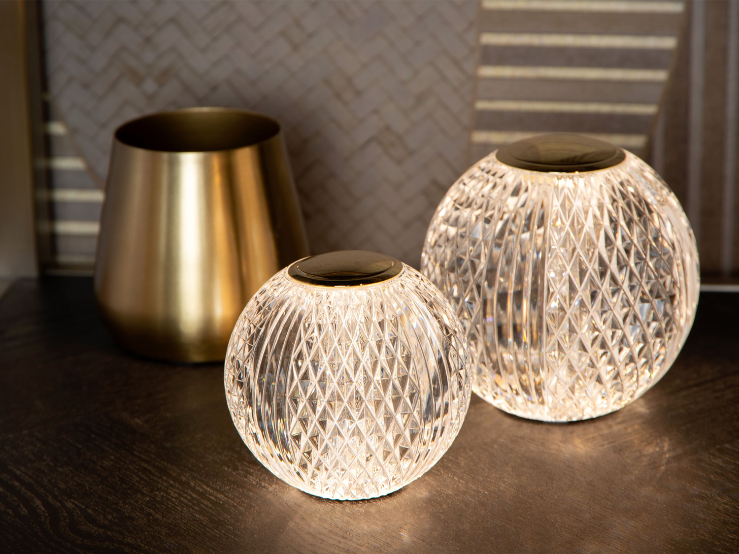 Stolní LED stmívatelná lampa Cintra, matně zlatá/mosaz, baterie, 2W, ø11cm