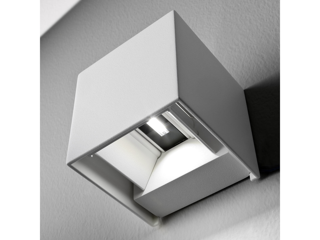 Nástěnné LED svítidlo Amplitude matně bílé, 7W, 3000K, 9cm