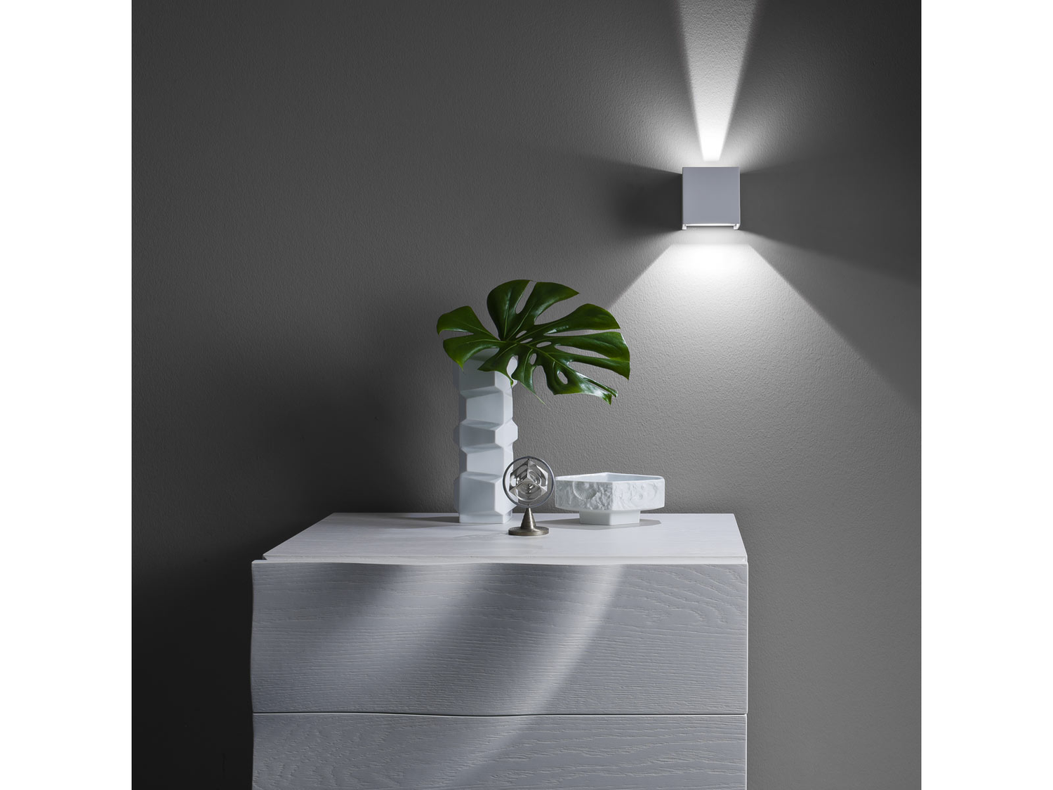 Nástěnné LED svítidlo Amplitude matně bílé, 7W, 3000K, 9cm